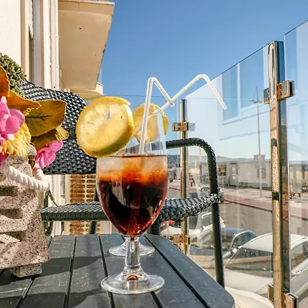 Prestige Holidays Alojamentos נאזרה